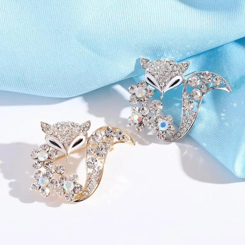 Fox Shape Brooch for Women - Simple & Elegant Animal Lapel Pin for Sweaters & Coats, Cute Wildlife-Themed Jewelry Gift with Gift Box