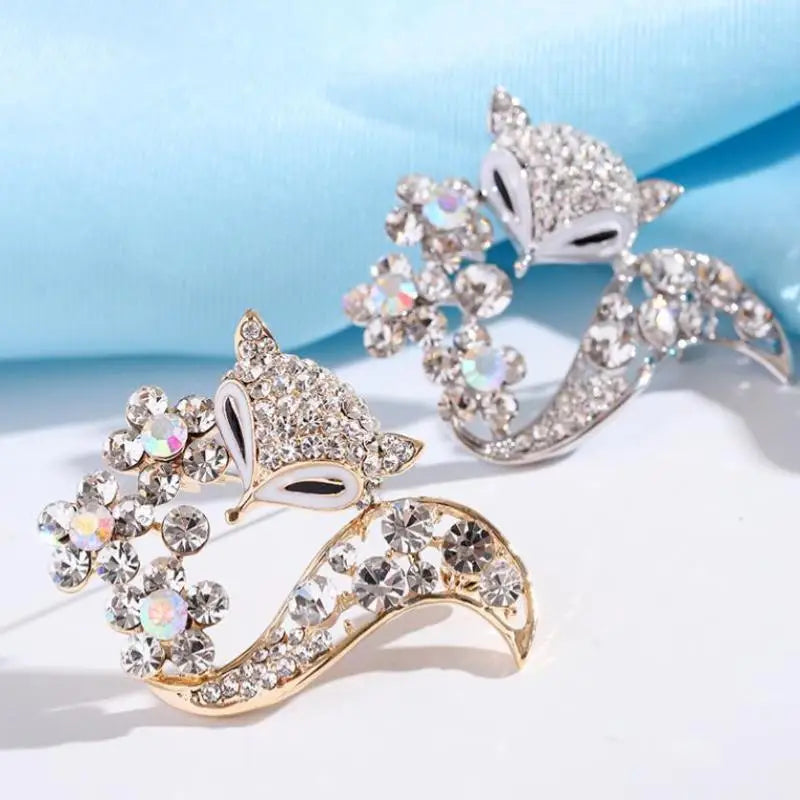 Fox Shape Brooch for Women - Simple & Elegant Animal Lapel Pin for Sweaters & Coats, Cute Wildlife-Themed Jewelry Gift with Gift Box