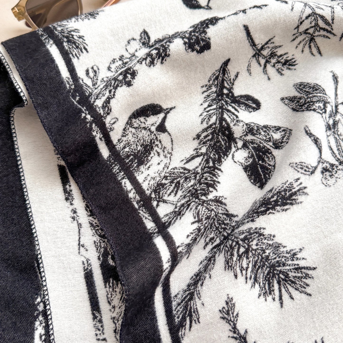 Women's Floral Cashmere Scarves Warm Wraps Large Shawls for Autumn Winter Fashionable Scarves Accessories