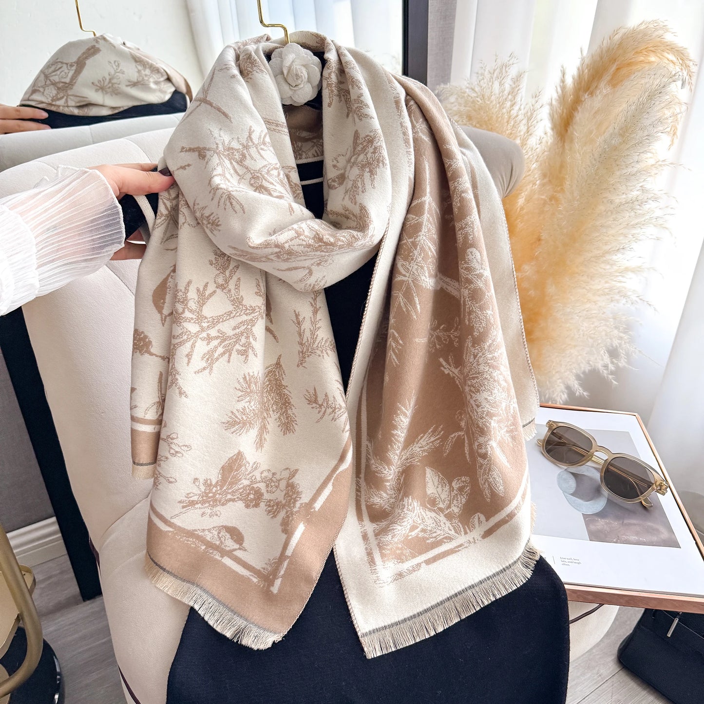 Women's Floral Cashmere Scarves Warm Wraps Large Shawls for Autumn Winter Fashionable Scarves Accessories