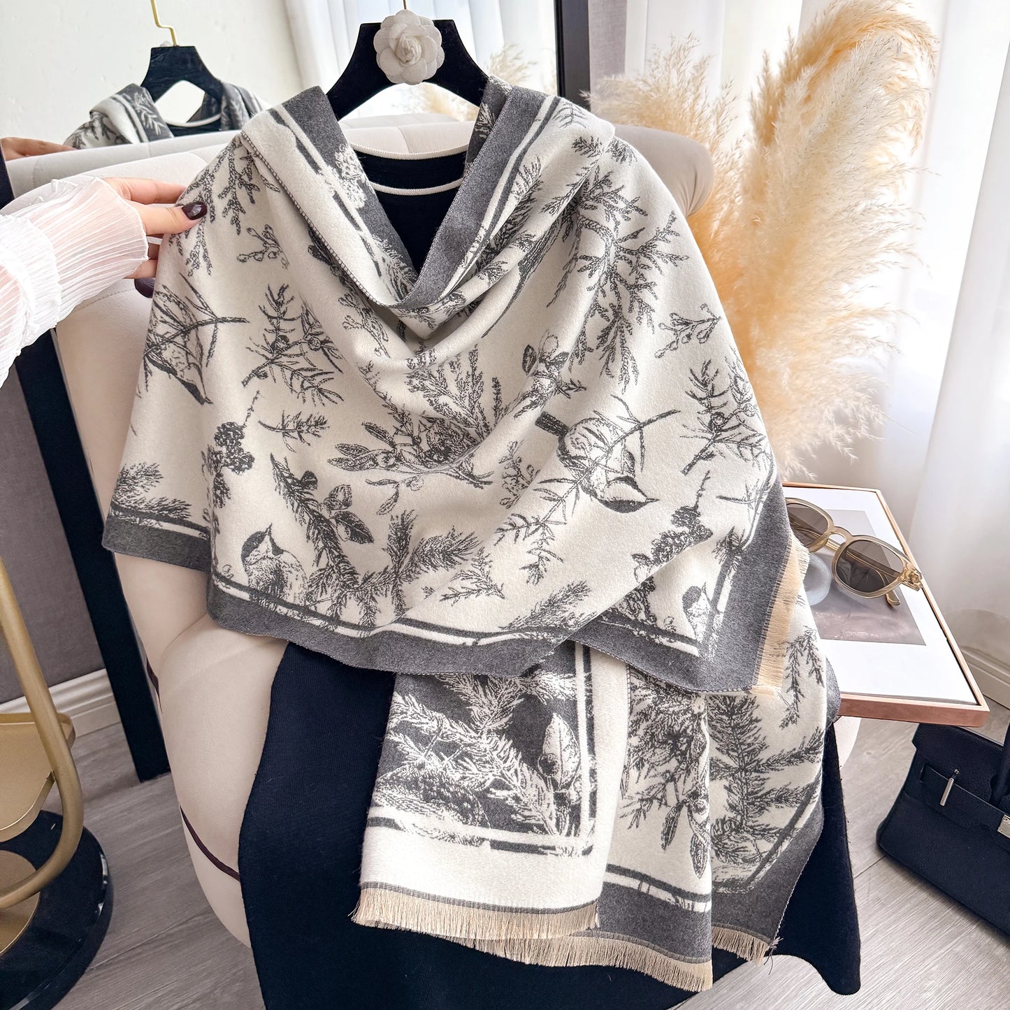 Women's Floral Cashmere Scarves Warm Wraps Large Shawls for Autumn Winter Fashionable Scarves Accessories